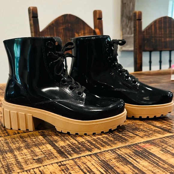 GIANNI BINI BLACK LUG SOLE CHUNKY COMBAT RUBBER RAIN BOOT WITH LACES - Picture 4 of 11